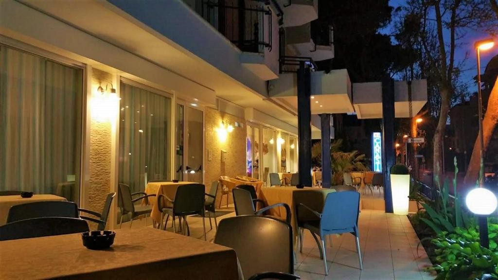 hotel canasta riccione 6